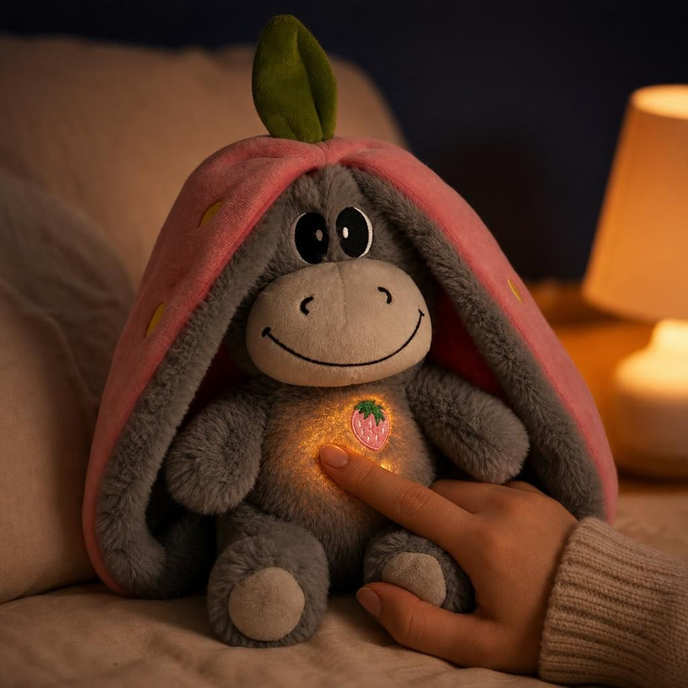Mano encendiendo la luz del peluche
